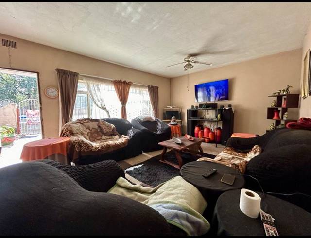 2 BEDROOM TOWNHOUSE FOR SALE IN VANDERBIJLPARK CE 2